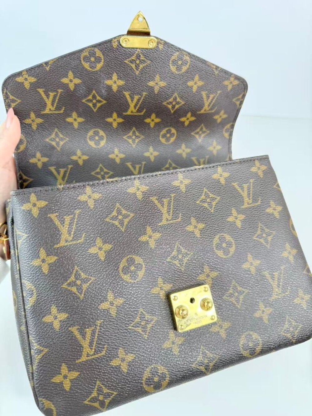Louis Vuitton Pochette Metis - Picture 11 of 13